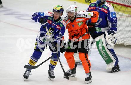 Eishockey Bundesliga. EC IDM Waermepumpen VSV gegen Moser Medical Graz99ers.  Philipp Lindner (VSV),  Marcus Vela  (Graz). . Villach, am 17.10..2025.
Foto: Kuess
www.qspictures.net
---
pressefotos, pressefotografie, kuess, qs, qspictures, sport, bild, bilder, bilddatenbank