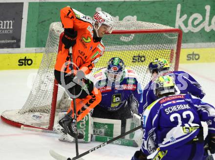 Eishockey Bundesliga. EC IDM Waermepumpen VSV gegen Moser Medical Graz99ers.  Joe Cannata (VSV),  Manuel Ganahl  (Graz). . Villach, am 17.10..2025.
Foto: Kuess
www.qspictures.net
---
pressefotos, pressefotografie, kuess, qs, qspictures, sport, bild, bilder, bilddatenbank