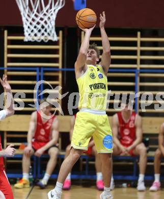 Basketball 2. Liga 2025/2026. Grunddurchgang 3. Runde.  Woerthersee Piraten gegen Upper Austrian Ballers. Luca Umile   (Piraten). Klagenfurt, am 18.10.2025.
Foto: Kuess
---
pressefotos, pressefotografie, kuess, qs, qspictures, sport, bild, bilder, bilddatenbank