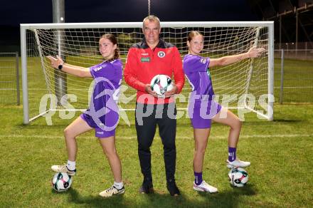 Fussball 2. Frauen Bundesliga. SG SK Austria Klagenfurt. Noel Marie Blain, Trainer Robert Micheu, Magdalena Moser.   Klagenfurt, 30.9.2025.
Foto: Kuess
www.qspictures.net
---
pressefotos, pressefotografie, kuess, qs, qspictures, sport, bild, bilder, bilddatenbank