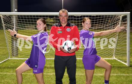 Fussball 2. Frauen Bundesliga. SG SK Austria Klagenfurt. Noel Marie Blain, Trainer Robert Micheu, Magdalena Moser.   Klagenfurt, 30.9.2025.
Foto: Kuess
www.qspictures.net
---
pressefotos, pressefotografie, kuess, qs, qspictures, sport, bild, bilder, bilddatenbank