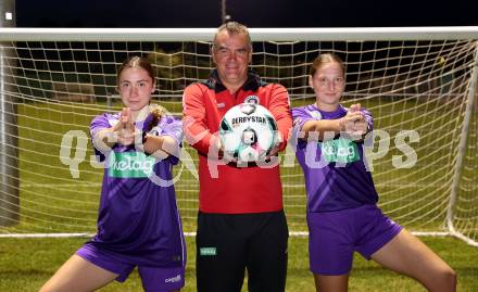 Fussball 2. Frauen Bundesliga. SG SK Austria Klagenfurt. Noel Marie Blain, Trainer Robert Micheu, Magdalena Moser.   Klagenfurt, 30.9.2025.
Foto: Kuess
www.qspictures.net
---
pressefotos, pressefotografie, kuess, qs, qspictures, sport, bild, bilder, bilddatenbank