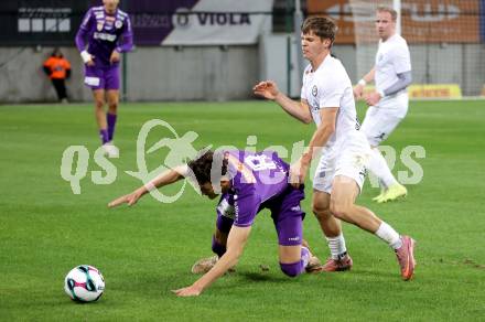 Fussball 2. Liga. SK Austria Klagenfurt gegen SK Sturm Graz II.   Marcel Krnjic (Klagenfurt),  Thomas Gurmann  (Graz).  Klagenfurt, 24.10..2025.
Foto: Kuess
www.qspictures.net
---
pressefotos, pressefotografie, kuess, qs, qspictures, sport, bild, bilder, bilddatenbank