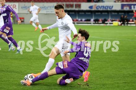 Fussball 2. Liga. SK Austria Klagenfurt gegen SK Sturm Graz II.   Elias Jandrisevits (Klagenfurt),  Kristjan Bendra  (Graz).  Klagenfurt, 24.10..2025.
Foto: Kuess
www.qspictures.net
---
pressefotos, pressefotografie, kuess, qs, qspictures, sport, bild, bilder, bilddatenbank