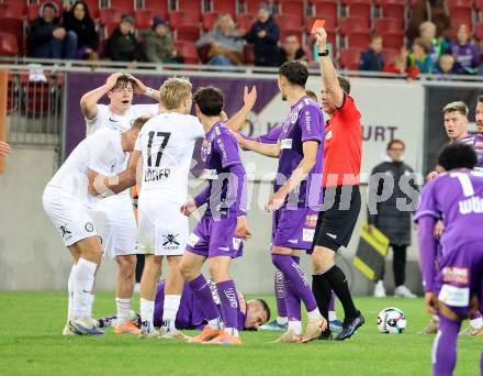 Fussball 2. Liga. SK Austria Klagenfurt gegen SK Sturm Graz II.  Schiedsrichter, rote Karte fuer Jonas Loecker  (Graz).  Klagenfurt, 24.10..2025.
Foto: Kuess
www.qspictures.net
---
pressefotos, pressefotografie, kuess, qs, qspictures, sport, bild, bilder, bilddatenbank