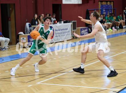 Basketball 2. Liga 2025/2026. Grunddurchgang 4. Runde.  KOS Celovec gegen Basketball Klub Rapid Wien.   Samuel Seher (KOS),   Vito Meier (Wien). Klagenfurt, am 25.10.2025.
Foto: Kuess
---
pressefotos, pressefotografie, kuess, qs, qspictures, sport, bild, bilder, bilddatenbank