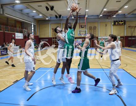 Basketball 2. Liga 2025/2026. Grunddurchgang 4. Runde.  KOS Celovec gegen Basketball Klub Rapid Wien.  Marin Sliskovic (KOS),  David Ilunga Zola,  (Wien). Klagenfurt, am 25.10.2025.
Foto: Kuess
---
pressefotos, pressefotografie, kuess, qs, qspictures, sport, bild, bilder, bilddatenbank