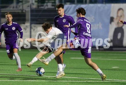 Fussball. Kaerntner Liga. SK Austria Klagenfurt Amateure gegen Matrei .  Adem Mustafic, Moritz Ferdinand Tatschl   (Austria Klagenfurt),  Oliver Gomig  (Matrei).  Koettmannsdorf, 25.10.2025.
Foto: Kuess
www.qspictures.net
---
pressefotos, pressefotografie, kuess, qs, qspictures, sport, bild, bilder, bilddatenbank