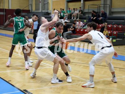 Basketball 2. Liga 2025/2026. Grunddurchgang 4. Runde.  KOS Celovec gegen Basketball Klub Rapid Wien.  Jernej Andolsek Heine, Simon Siencnik  (KOS),  Radomir Djurdjevic  (Wien). Klagenfurt, am 25.10.2025.
Foto: Kuess
---
pressefotos, pressefotografie, kuess, qs, qspictures, sport, bild, bilder, bilddatenbank