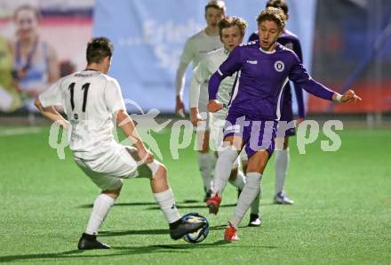 Fussball. Kaerntner Liga. SK Austria Klagenfurt Amateure gegen Matrei .  Din Delic  (Austria Klagenfurt),  Philipp Wibmer   (Matrei).  Koettmannsdorf, 25.10.2025.
Foto: Kuess
www.qspictures.net
---
pressefotos, pressefotografie, kuess, qs, qspictures, sport, bild, bilder, bilddatenbank