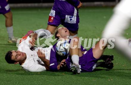 Fussball. Kaerntner Liga. SK Austria Klagenfurt Amateure gegen Matrei .  Lukas Fister  (Austria Klagenfurt),   Jonas Wibmer (Matrei).  Koettmannsdorf, 25.10.2025.
Foto: Kuess
www.qspictures.net
---
pressefotos, pressefotografie, kuess, qs, qspictures, sport, bild, bilder, bilddatenbank