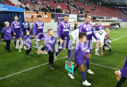 Fussball 2. Liga. SK Austria Klagenfurt gegen SK Sturm Graz II. Gewalt ist kein Spiel. Michael Lang, Marco Gantschnig  (Klagenfurt).  Klagenfurt, 24.10..2025.
Foto: Kuess
www.qspictures.net
---
pressefotos, pressefotografie, kuess, qs, qspictures, sport, bild, bilder, bilddatenbank