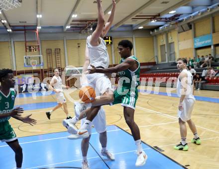 Basketball 2. Liga 2025/2026. Grunddurchgang 4. Runde.  KOS Celovec gegen Basketball Klub Rapid Wien.  Veljko Dena (KOS), Lysander Gmeiner  (Wien). Klagenfurt, am 25.10.2025.
Foto: Kuess
---
pressefotos, pressefotografie, kuess, qs, qspictures, sport, bild, bilder, bilddatenbank