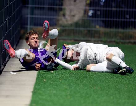 Fussball. Kaerntner Liga. SK Austria Klagenfurt Amateure gegen Matrei .  Tom Henrik Pfeiffer  (Austria Klagenfurt), Thomas Riepler    (Matrei).  Koettmannsdorf, 25.10.2025.
Foto: Kuess
www.qspictures.net
---
pressefotos, pressefotografie, kuess, qs, qspictures, sport, bild, bilder, bilddatenbank