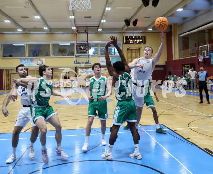 Basketball 2. Liga 2025/2026. Grunddurchgang 4. Runde.  KOS Celovec gegen Basketball Klub Rapid Wien. Marin Sliskovic, Samuel Seher  (KOS), Samuel Camagni, Vito Meier, Lysander Gmeiner  (Wien). Klagenfurt, am 25.10.2025.
Foto: Kuess
---
pressefotos, pressefotografie, kuess, qs, qspictures, sport, bild, bilder, bilddatenbank