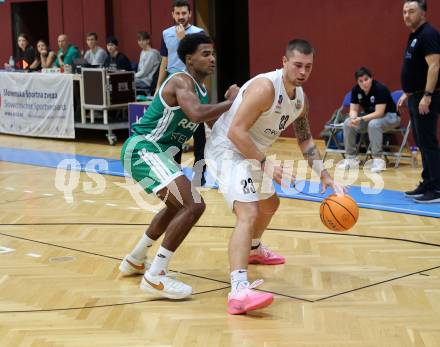 Basketball 2. Liga 2025/2026. Grunddurchgang 4. Runde.  KOS Celovec gegen Basketball Klub Rapid Wien.  Nikolas Susa (KOS), Lysander Gmeiner  (Wien). Klagenfurt, am 25.10.2025.
Foto: Kuess
---
pressefotos, pressefotografie, kuess, qs, qspictures, sport, bild, bilder, bilddatenbank