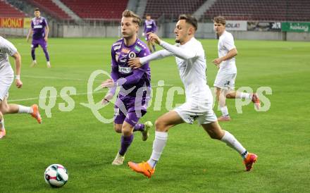 Fussball 2. Liga. SK Austria Klagenfurt gegen SK Sturm Graz II.  Marc Andre Schmerboeck (Klagenfurt),  Kristjan Bendra  (Graz).  Klagenfurt, 24.10..2025.
Foto: Kuess
www.qspictures.net
---
pressefotos, pressefotografie, kuess, qs, qspictures, sport, bild, bilder, bilddatenbank