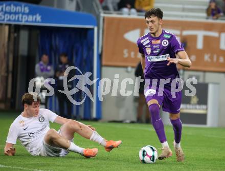 Fussball 2. Liga. SK Austria Klagenfurt gegen SK Sturm Graz II.  Marcel Krnjic  (Klagenfurt), Luca Weinhandl   (Graz).  Klagenfurt, 24.10..2025.
Foto: Kuess
www.qspictures.net
---
pressefotos, pressefotografie, kuess, qs, qspictures, sport, bild, bilder, bilddatenbank