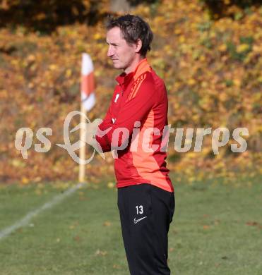 Fussball. 1. Klasse Mitte. Strassburg gegen Afritz. Trainer Daniel Schorn  (Strassburg).  Strassburg, 25.10.2025.
Foto: Kuess
www.qspictures.net
---
pressefotos, pressefotografie, kuess, qs, qspictures, sport, bild, bilder, bilddatenbank