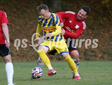 Fussball. 1. Klasse Mitte. Strassburg gegen Afritz.   Daniel Diex (Strassburg),  Tomaz Podgorelec    (Afritz).  Strassburg, 25.10.2025.
Foto: Kuess
www.qspictures.net
---
pressefotos, pressefotografie, kuess, qs, qspictures, sport, bild, bilder, bilddatenbank