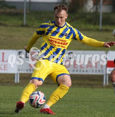 Fussball. 1. Klasse Mitte. Strassburg gegen Afritz.    Tomaz Podgorelec    (Afritz).  Strassburg, 25.10.2025.
Foto: Kuess
www.qspictures.net
---
pressefotos, pressefotografie, kuess, qs, qspictures, sport, bild, bilder, bilddatenbank