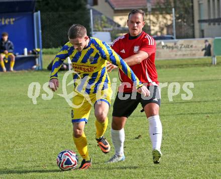Fussball. 1. Klasse Mitte. Strassburg gegen Afritz.   Andreas Karpf  (Strassburg),  Thomas Tauchhammer   (Afritz).  Strassburg, 25.10.2025.
Foto: Kuess
www.qspictures.net
---
pressefotos, pressefotografie, kuess, qs, qspictures, sport, bild, bilder, bilddatenbank