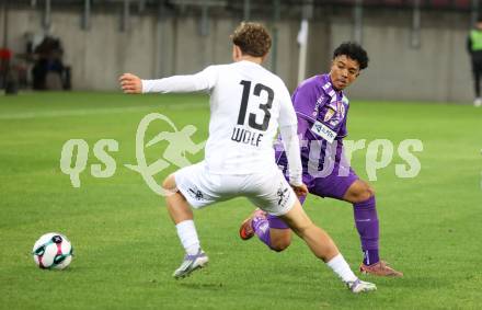 Fussball 2. Liga. SK Austria Klagenfurt gegen SK Sturm Graz II.  Christopher Woelbl  (Klagenfurt),  Jonas Wolf (Graz).  Klagenfurt, 24.10..2025.
Foto: Kuess
www.qspictures.net
---
pressefotos, pressefotografie, kuess, qs, qspictures, sport, bild, bilder, bilddatenbank