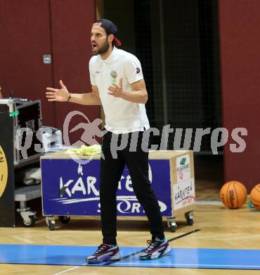 Basketball 2. Liga 2025/2026. Grunddurchgang 5. Runde.  Woerthersee Piraten gegen KOS Celovec.  Trainer Dalibor Cevriz (KOS). Klagenfurt, am 1.11.2025.
Foto: Kuess
---
pressefotos, pressefotografie, kuess, qs, qspictures, sport, bild, bilder, bilddatenbank
