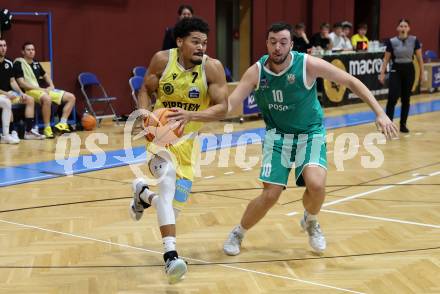 Basketball 2. Liga 2025/2026. Grunddurchgang 5. Runde.  Woerthersee Piraten gegen KOS Celovec.  Marcus Holyfield (Piraten), Veljko Dena  (KOS). Klagenfurt, am 1.11.2025.
Foto: Kuess
---
pressefotos, pressefotografie, kuess, qs, qspictures, sport, bild, bilder, bilddatenbank