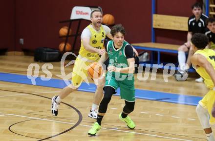 Basketball 2. Liga 2025/2026. Grunddurchgang 5. Runde.  Woerthersee Piraten gegen KOS Celovec.  Tim Huber (Piraten),  Simon Siencnik (KOS). Klagenfurt, am 1.11.2025.
Foto: Kuess
---
pressefotos, pressefotografie, kuess, qs, qspictures, sport, bild, bilder, bilddatenbank