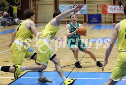 Basketball 2. Liga 2025/2026. Grunddurchgang 5. Runde.  Woerthersee Piraten gegen KOS Celovec.  Lukas Simoner, Jan-Arne Apschner (Piraten),  Samuel Seher (KOS). Klagenfurt, am 1.11.2025.
Foto: Kuess
---
pressefotos, pressefotografie, kuess, qs, qspictures, sport, bild, bilder, bilddatenbank
