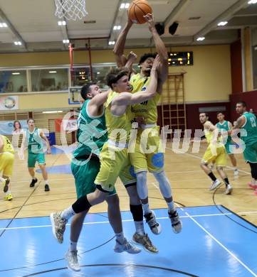 Basketball 2. Liga 2025/2026. Grunddurchgang 5. Runde.  Woerthersee Piraten gegen KOS Celovec.  Lukas Simoner (Piraten),  Jaron Jabornig, Veljko Dena (KOS). Klagenfurt, am 1.11.2025.
Foto: Kuess
---
pressefotos, pressefotografie, kuess, qs, qspictures, sport, bild, bilder, bilddatenbank