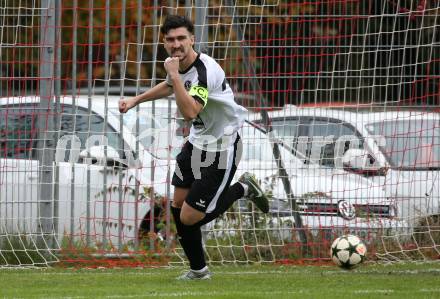 Fussball. Kaerntner Liga. KAC1909 gegen Spittal.   Torjubel Denin Matoruga   (Spittal).  Klagenfurt, am 2.11.2025.
Foto: Kuess
www.qspictures.net
---
pressefotos, pressefotografie, kuess, qs, qspictures, sport, bild, bilder, bilddatenbank
