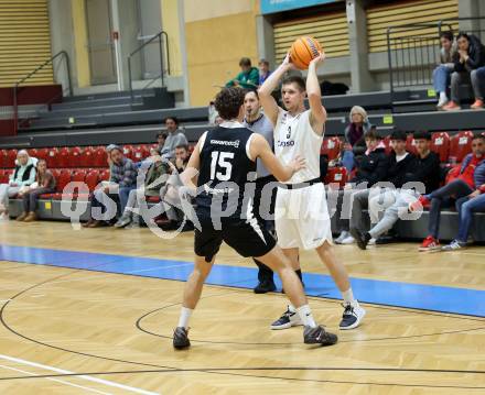 Basketball 2. Liga 2025/2026. Grunddurchgang 6. Runde.  KOS Celovec gegen Raiders Tirol.   Jernej Andolsek Heine  (KOS),  Rico Hupfauf (Tirol). Klagenfurt, am 8.11.2025.
Foto: Kuess
---
pressefotos, pressefotografie, kuess, qs, qspictures, sport, bild, bilder, bilddatenbank