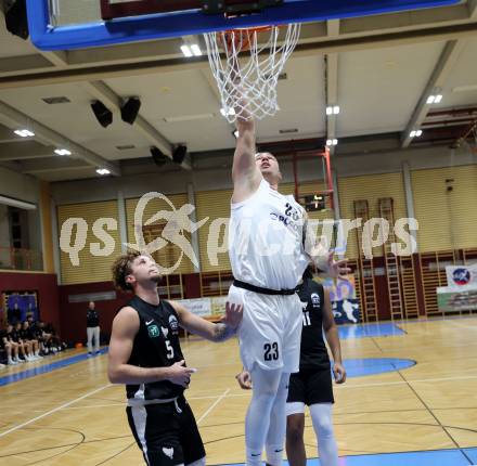 Basketball 2. Liga 2025/2026. Grunddurchgang 6. Runde.  KOS Celovec gegen Raiders Tirol.   Nikolas Susa (KOS),  Berk Mehmed (Tirol). Klagenfurt, am 8.11.2025.
Foto: Kuess
---
pressefotos, pressefotografie, kuess, qs, qspictures, sport, bild, bilder, bilddatenbank