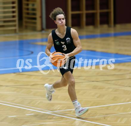 Basketball 2. Liga 2025/2026. Grunddurchgang 6. Runde.  KOS Celovec gegen Raiders Tirol.   Felix Erath  (Tirol). Klagenfurt, am 8.11.2025.
Foto: Kuess
---
pressefotos, pressefotografie, kuess, qs, qspictures, sport, bild, bilder, bilddatenbank