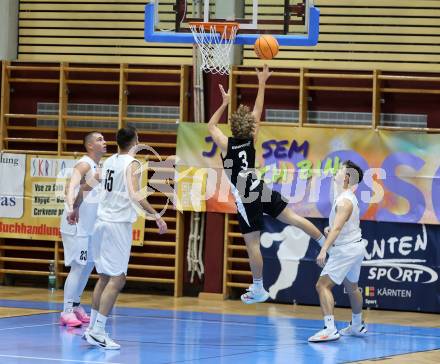 Basketball 2. Liga 2025/2026. Grunddurchgang 6. Runde.  KOS Celovec gegen Raiders Tirol.   Nikolas Susa, Marin Sliskovic, Jure Bavdek (KOS),  Felix Erath (Tirol). Klagenfurt, am 8.11.2025.
Foto: Kuess
---
pressefotos, pressefotografie, kuess, qs, qspictures, sport, bild, bilder, bilddatenbank