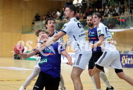 Handball Bundesliga. HLA. SC Ferlach gegen Voeslau. Markus Kelih  (SCF), Romas Kirveliavicius  (Voeslau).  Ferlach, am 8.11.2025.
Foto: Kuess
www.qspictures.net
---
pressefotos, pressefotografie, kuess, qs, qspictures, sport, bild, bilder, bilddatenbank