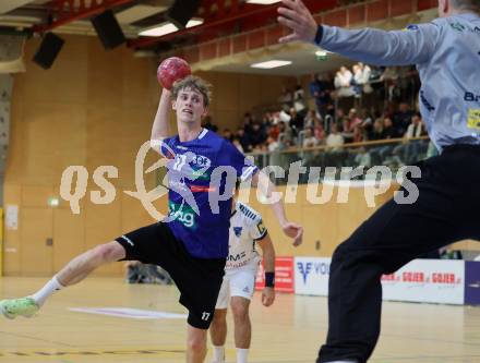 Handball Bundesliga. HLA. SC Ferlach gegen Voeslau. Markus Kelih  (SCF), Romas Kirveliavicius  (Voeslau).  Ferlach, am 8.11.2025.
Foto: Kuess
www.qspictures.net
---
pressefotos, pressefotografie, kuess, qs, qspictures, sport, bild, bilder, bilddatenbank