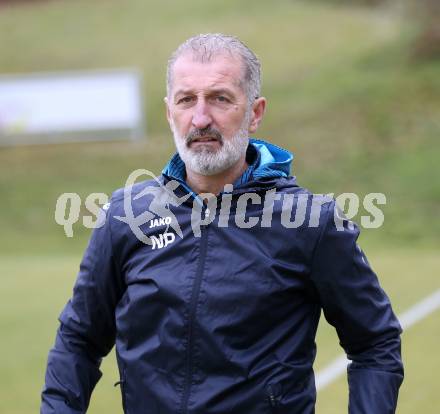 Fussball. Kaerntner Liga. Koettmannsdorf gegen Grafenstein. Trainer Nenad Pavicevic   (Koettmannsdorf).  Klagenfurt, am 8.11.2025.
Foto: Kuess
www.qspictures.net
---
pressefotos, pressefotografie, kuess, qs, qspictures, sport, bild, bilder, bilddatenbank