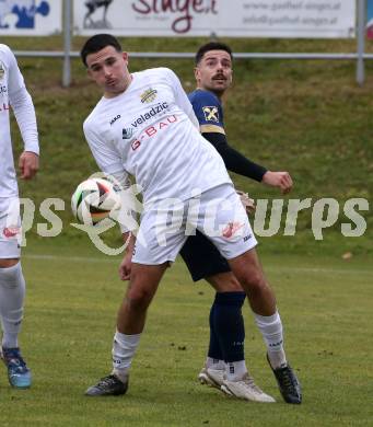 Fussball. Kaerntner Liga. Koettmannsdorf gegen Grafenstein. Matteo Juvan  (Koettmannsdorf),  Fabio Sebastian Miklautz   (Grafenstein).  Klagenfurt, am 8.11.2025.
Foto: Kuess
www.qspictures.net
---
pressefotos, pressefotografie, kuess, qs, qspictures, sport, bild, bilder, bilddatenbank