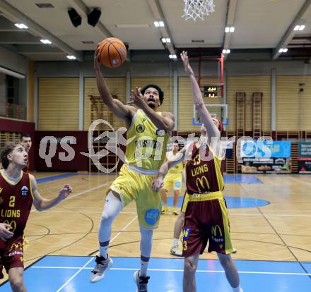 Basketball 2. Liga 2025/2026. Grunddurchgang 7. Runde.  Woerthersee Piraten gegen Traiskirchen Lions NexGen. Marcus Holyfield   (Piraten),  Herohii Tverdokhlibov (Traiskirchen). Klagenfurt, am 15.11.2025.
Foto: Kuess
---
pressefotos, pressefotografie, kuess, qs, qspictures, sport, bild, bilder, bilddatenbank