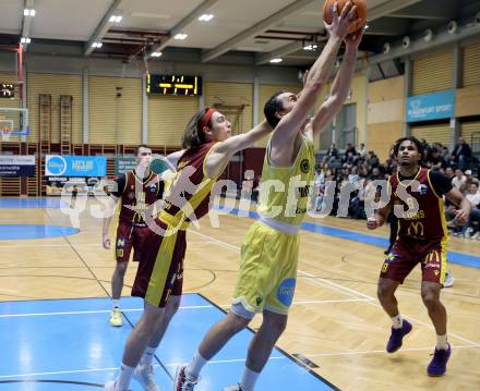 Basketball 2. Liga 2025/2026. Grunddurchgang 7. Runde.  Woerthersee Piraten gegen Traiskirchen Lions NexGen. Andreas Nuck  (Piraten),  Herohii Tverdokhlibov (Traiskirchen). Klagenfurt, am 15.11.2025.
Foto: Kuess
---
pressefotos, pressefotografie, kuess, qs, qspictures, sport, bild, bilder, bilddatenbank