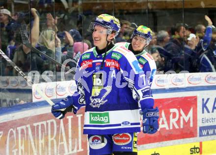 Eishockey ICE Bundesliga.  Winn2day ICE Hockey League. VSV gegen KAC.  Jubel Philipp Lindner, Luca Erne (VSV). Villach am 14.11.2025.
Foto: Kuess
www.qspictures.net
---
pressefotos, pressefotografie, kuess, qs, qspictures, sport, bild, bilder, bilddatenbank