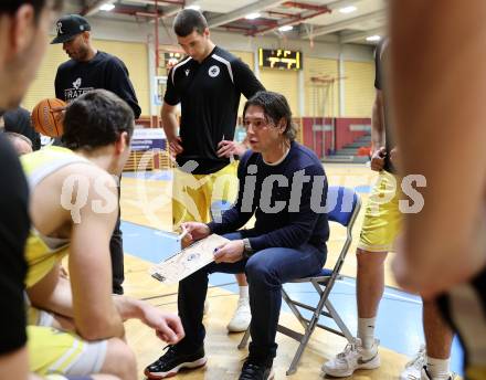 Basketball 2. Liga 2025/2026. Grunddurchgang 7. Runde.  Woerthersee Piraten gegen Traiskirchen Lions NexGen. Trainer Andreas Kuttnig  (Piraten),  Klagenfurt, am 15.11.2025.
Foto: Kuess
---
pressefotos, pressefotografie, kuess, qs, qspictures, sport, bild, bilder, bilddatenbank