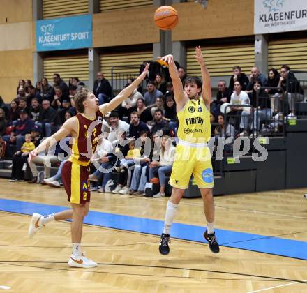 Basketball 2. Liga 2025/2026. Grunddurchgang 7. Runde.  Woerthersee Piraten gegen Traiskirchen Lions NexGen.  Elias Podany (Piraten), Mykyta Bitkin  (Traiskirchen). Klagenfurt, am 15.11.2025.
Foto: Kuess
---
pressefotos, pressefotografie, kuess, qs, qspictures, sport, bild, bilder, bilddatenbank