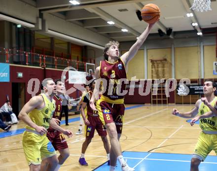 Basketball 2. Liga 2025/2026. Grunddurchgang 7. Runde.  Woerthersee Piraten gegen Traiskirchen Lions NexGen. Jan-Arne Apschner  (Piraten), Mykyta Bitkin  (Traiskirchen). Klagenfurt, am 15.11.2025.
Foto: Kuess
---
pressefotos, pressefotografie, kuess, qs, qspictures, sport, bild, bilder, bilddatenbank