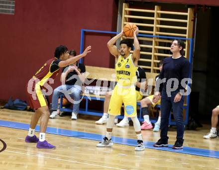 Basketball 2. Liga 2025/2026. Grunddurchgang 7. Runde.  Woerthersee Piraten gegen Traiskirchen Lions NexGen.  Marcus Holyfield , Trainer Andreas Kuttnig  (Piraten),  Jamie Onyemaechi (Traiskirchen). Klagenfurt, am 15.11.2025.
Foto: Kuess
---
pressefotos, pressefotografie, kuess, qs, qspictures, sport, bild, bilder, bilddatenbank