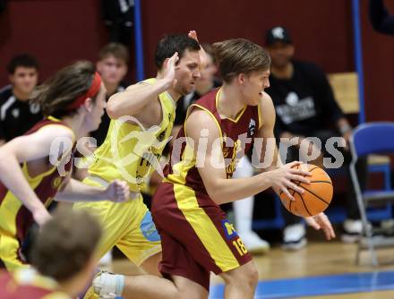 Basketball 2. Liga 2025/2026. Grunddurchgang 7. Runde.  Woerthersee Piraten gegen Traiskirchen Lions NexGen.  Jan-Arne Apschner (Piraten), Jakob Leitner  (Traiskirchen). Klagenfurt, am 15.11.2025.
Foto: Kuess
---
pressefotos, pressefotografie, kuess, qs, qspictures, sport, bild, bilder, bilddatenbank
