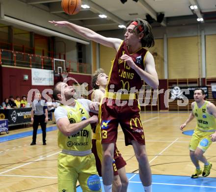 Basketball 2. Liga 2025/2026. Grunddurchgang 7. Runde.  Woerthersee Piraten gegen Traiskirchen Lions NexGen. Tim Huber  (Piraten),  Herohii Tverdokhlibov (Traiskirchen). Klagenfurt, am 15.11.2025.
Foto: Kuess
---
pressefotos, pressefotografie, kuess, qs, qspictures, sport, bild, bilder, bilddatenbank